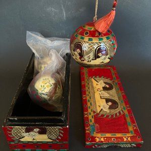 VTG Hand Painted Lacquered Folk Art Style Christmas Ornaments Wooden Storage Box